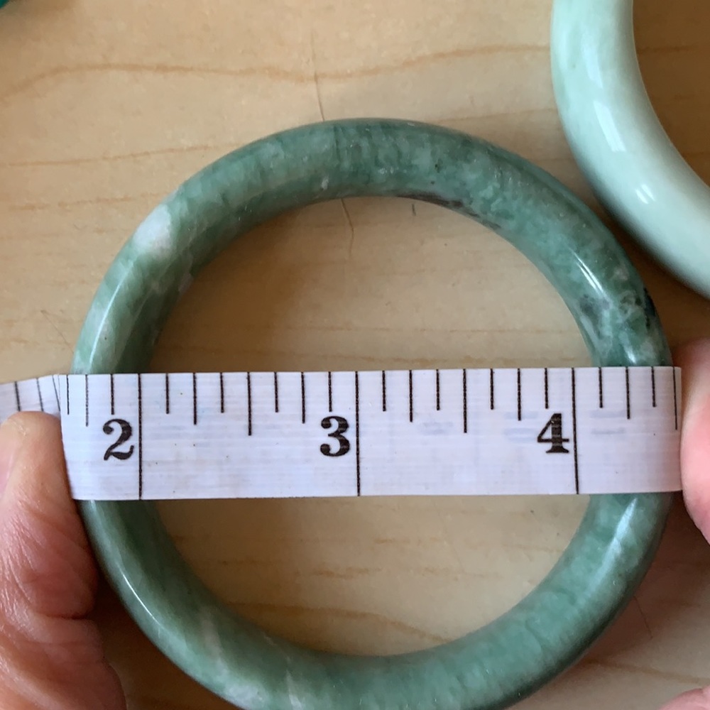 Green Genuine Jade Bangle - Picture 8 of 8